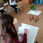 Master-klass-so-studentami-na-temu-Zarisovka-rasteniya-myagkim-materialom-1