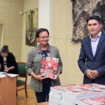 V-den-nacionalnogo-kostjuma-prepodavatelyam-DHSh1-uchastnikam-Vojlokfesta-torzhestvenno-vruchili-katalogi-3